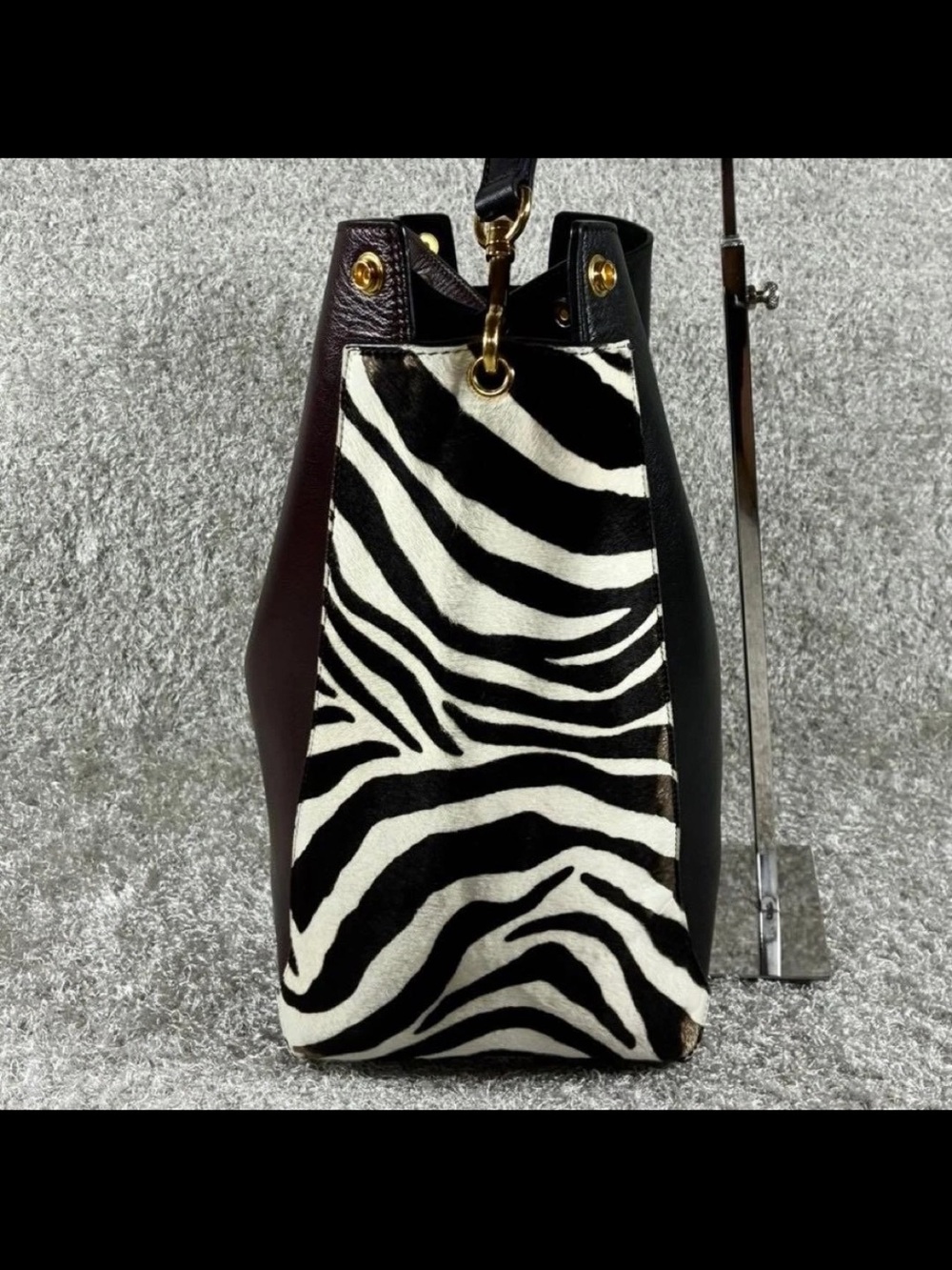 Mulberry Black Leather Shoulder Bag with Zebra-Print Panels - Picture 4 of 14